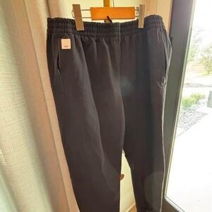#179 OUTDOOR VOICES LARGE LIGHTWEIGHT JOGGERS- BLACK- BACK POCKET- ZIP POCKET- M